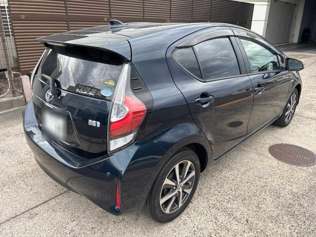 2018 Toyota Aqua G auction photo 2