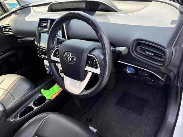2017 Toyota Prius S auction photo 3