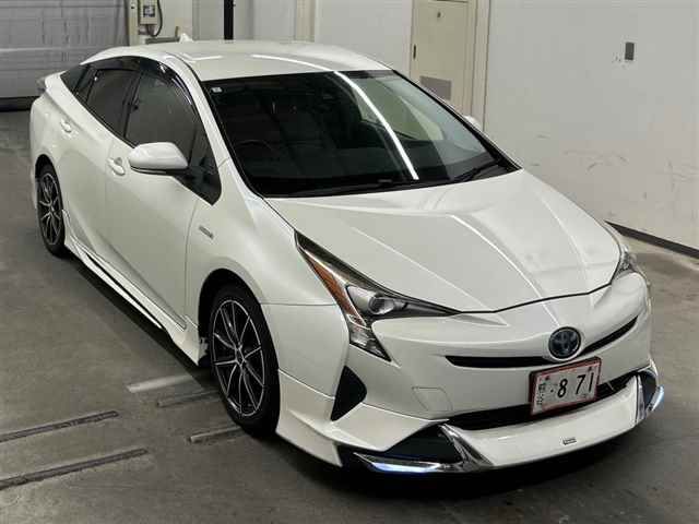 Japan Auction Vehicles 10 2017 Toyota Prius S auction photo