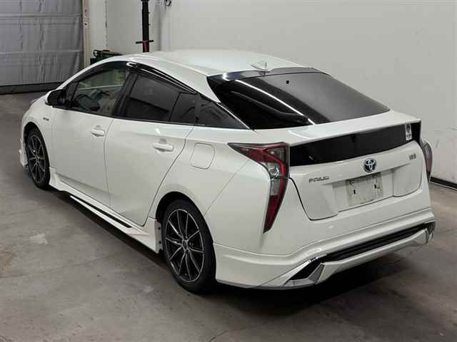 2017 Toyota Prius S auction photo 2