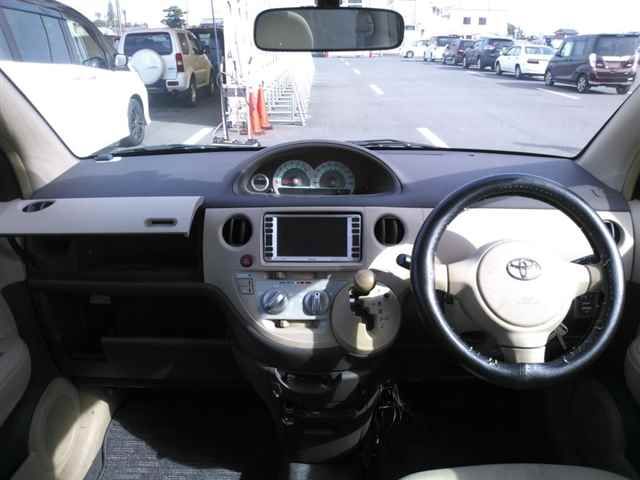 2004 Toyota Sienta X auction photo 8
