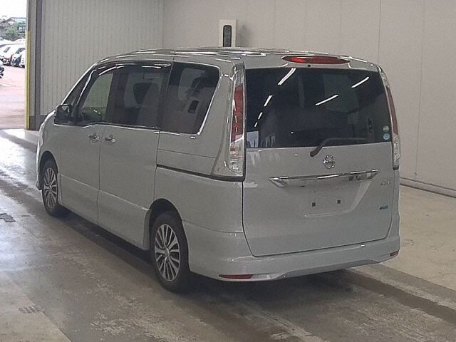 2013 Nissan Serena Highway Star V Select 4WD auction photo 2