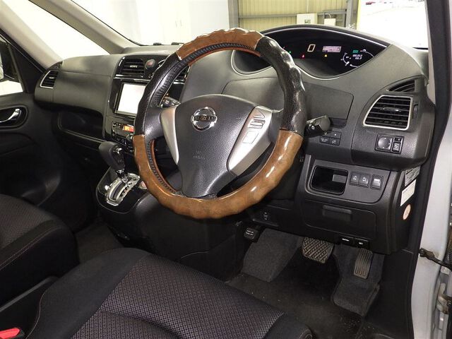 2013 Nissan Serena Highway Star V Select 4WD auction photo 3
