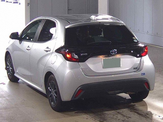 2021 Toyota Yaris ハイブリッドG auction photo 2