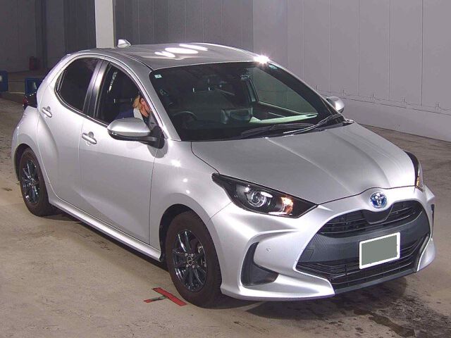 Japan Auction Vehicles 8 2021 Toyota Yaris ハイブリッドG auction photo