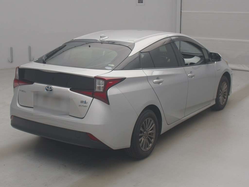 2020 Toyota Prius S 4WD auction photo 2