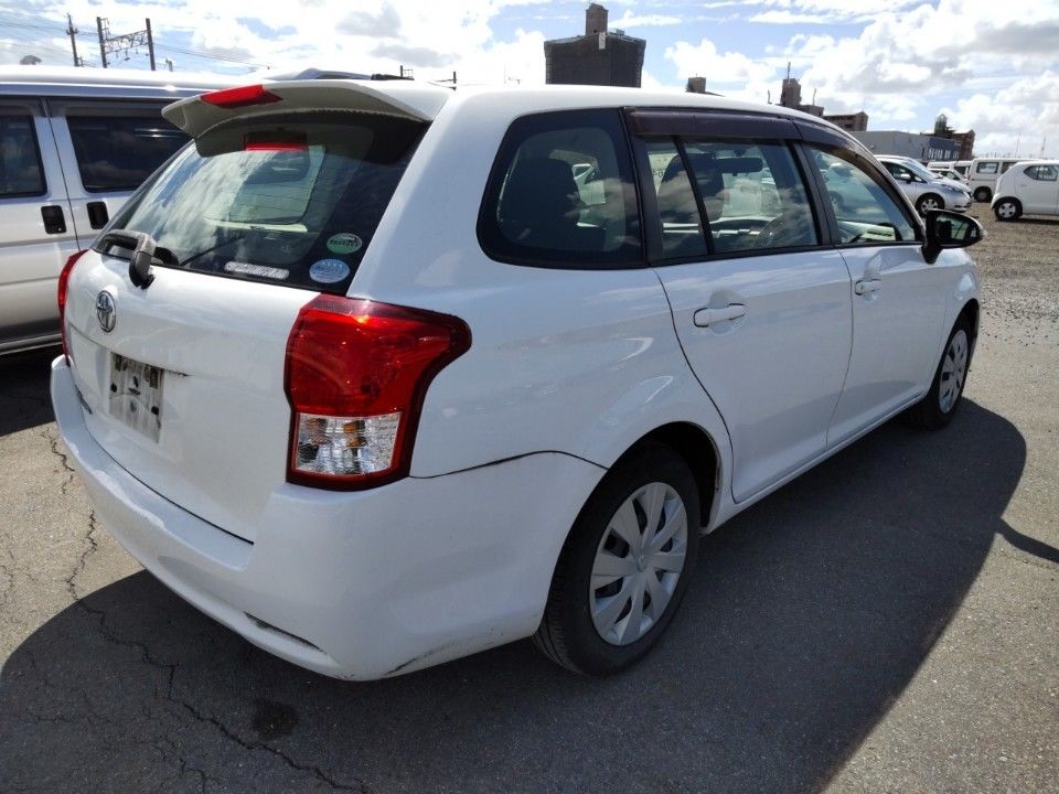 2014 Toyota Corolla Fielder auction photo 2