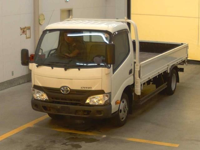 Japan Auction Vehicles 10 2017 Toyota Dyna 平ボディ auction photo