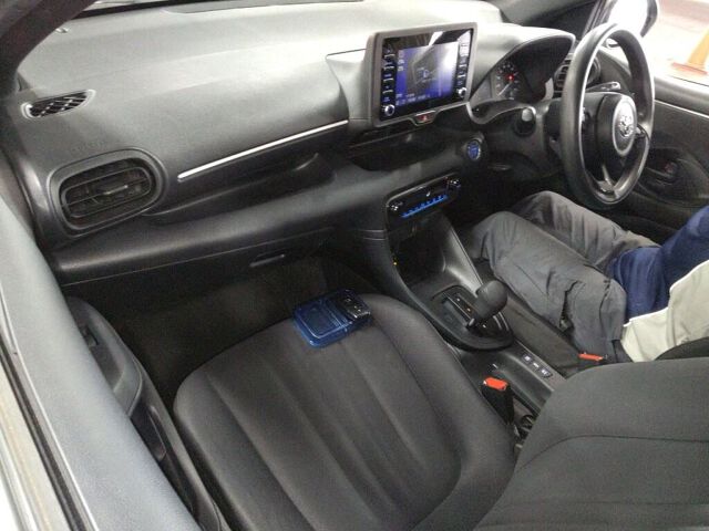 2022 Toyota Yaris Hybrid X auction photo 3