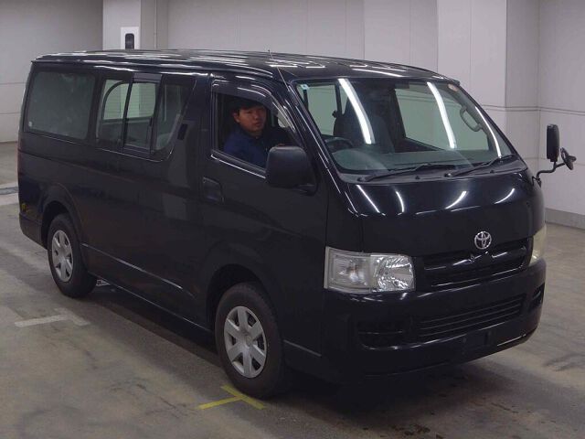 Japan Auction Vehicles 8 2006 Toyota Hiace ロングDX 4WD auction photo