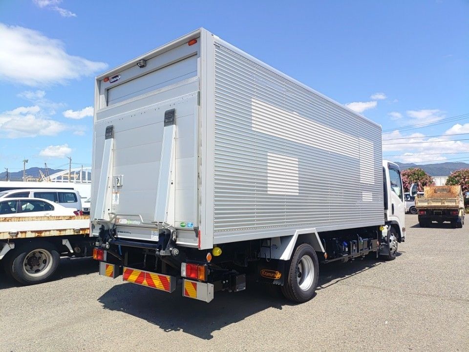 2021 Isuzu Elf auction photo 2