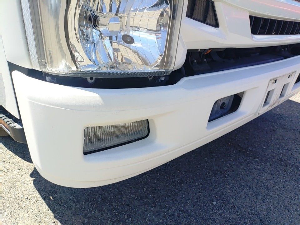 2021 Isuzu Elf auction photo 19