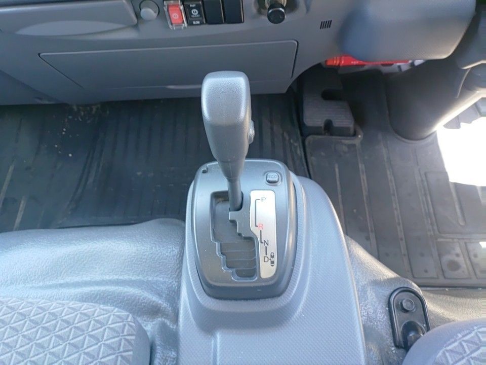 2021 Isuzu Elf auction photo 12