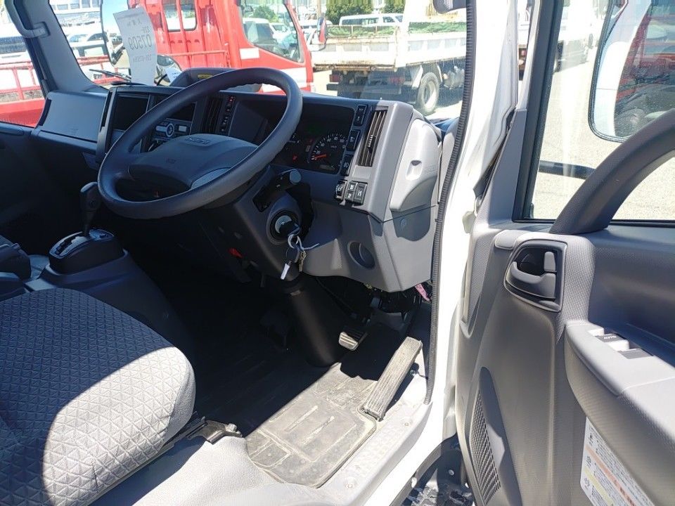 2021 Isuzu Elf auction photo 3