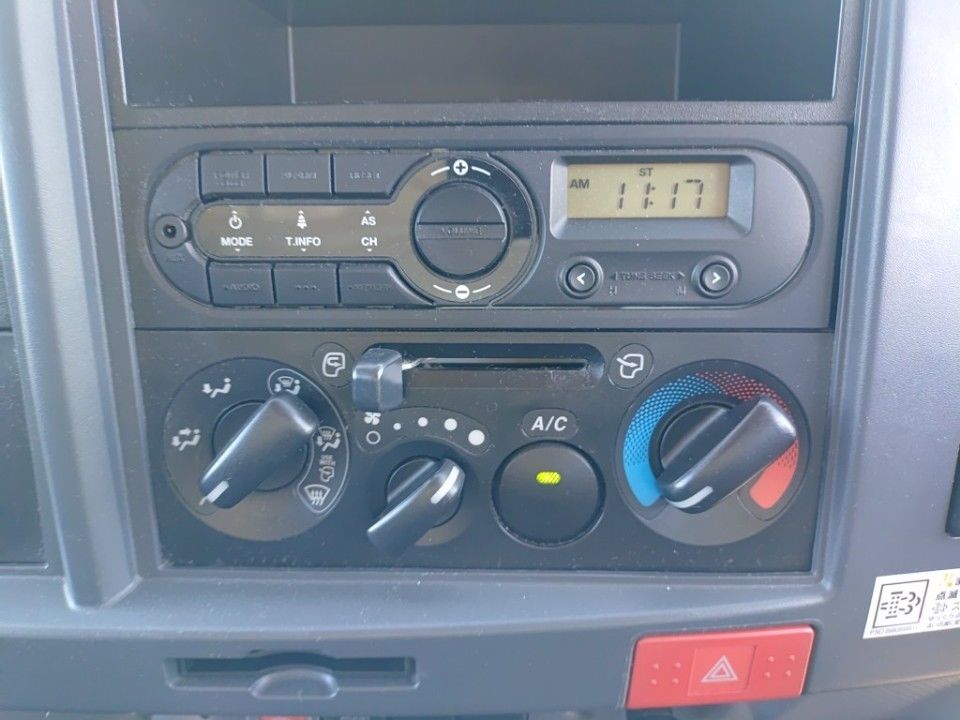 2021 Isuzu Elf auction photo 11