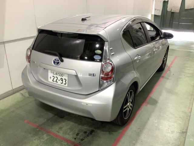 2012 Toyota Aqua G auction photo 2