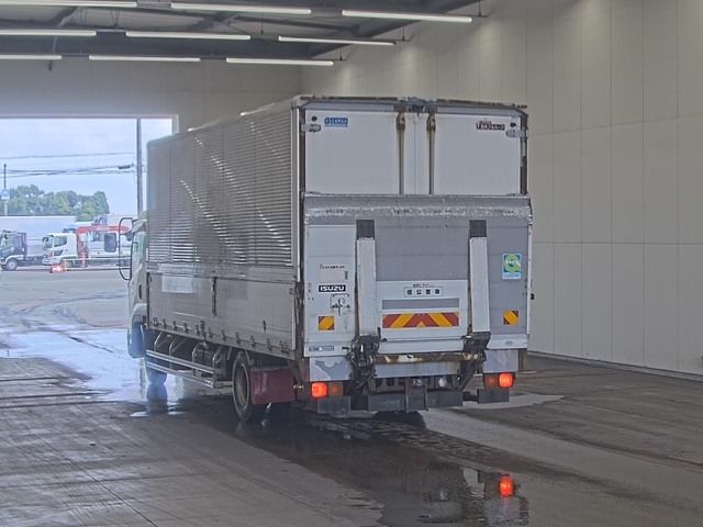 2012 Isuzu Forward アルミウイング PG auction photo 2