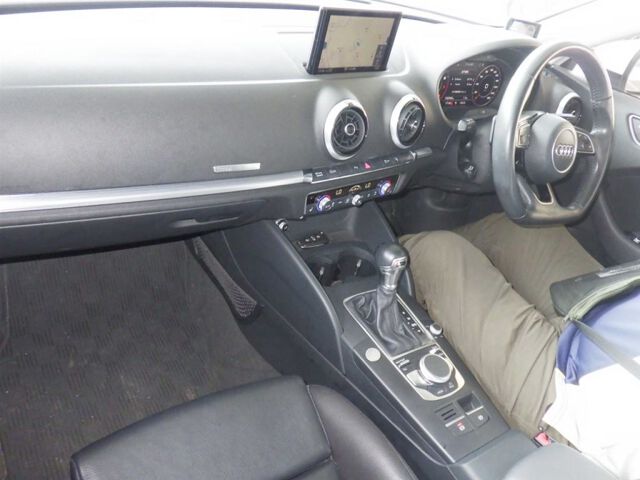 2017 Audi A3 Sedan 1.4TFSIスポーツ auction photo 3