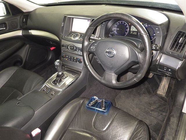 2010 Nissan Skyline 250GTタイプP auction photo 3