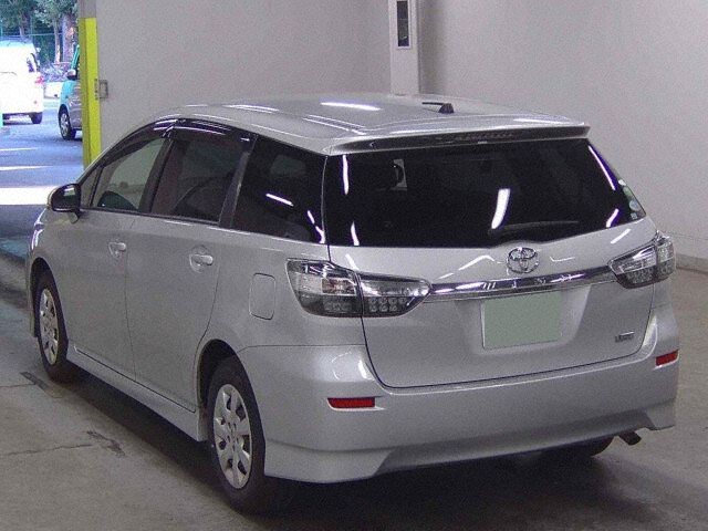 2016 Toyota Wish 1.8X auction photo 2