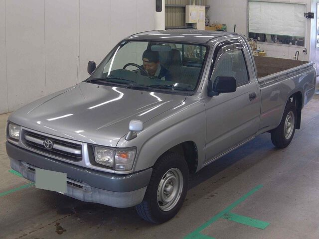 2001 Toyota Hilux DX auction photo 4