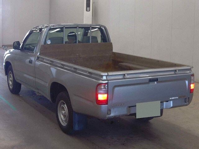 2001 Toyota Hilux DX auction photo 2