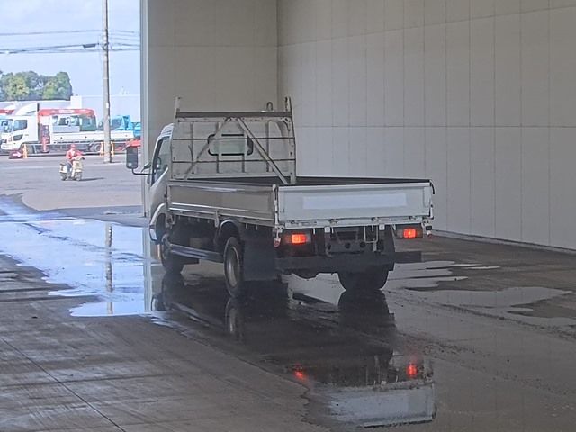 2018 Hino Dutro ヒラ auction photo 2
