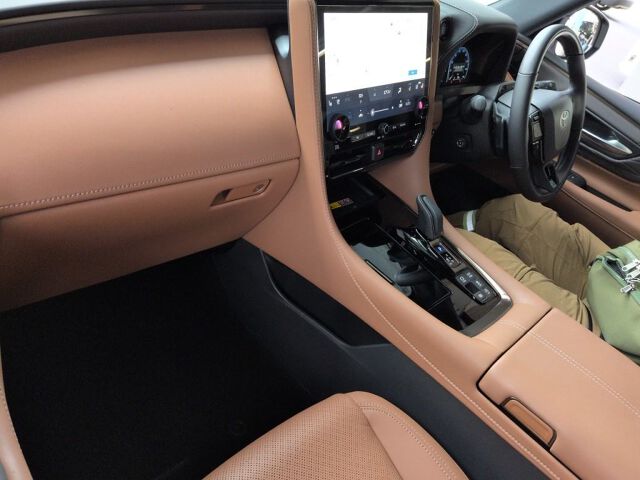 2025 Toyota Vellfire Z Premier auction photo 3