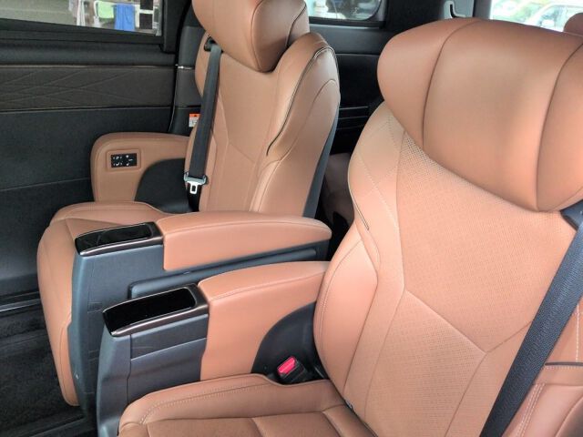 2025 Toyota Vellfire Z Premier auction photo 6