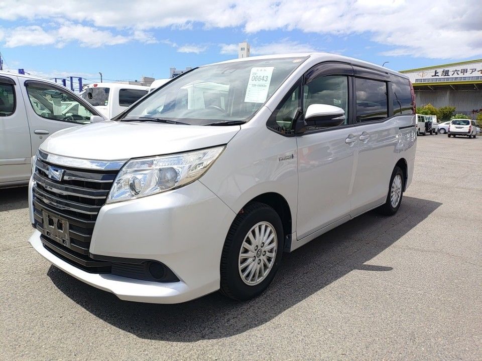 2017 Toyota Noah Japan auction vehicle