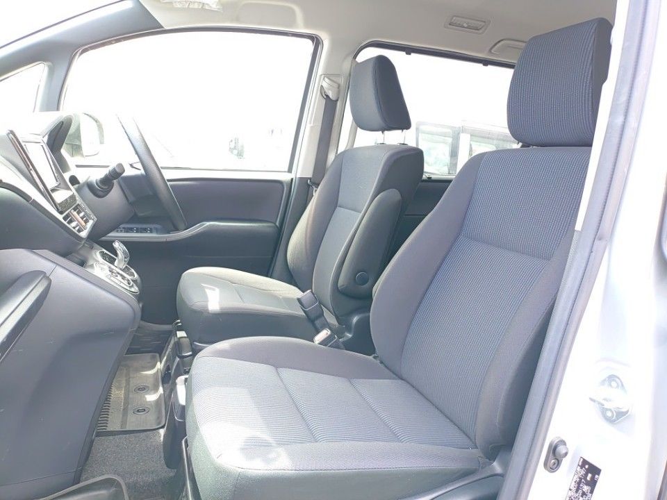 2017 Toyota Noah auction photo 16