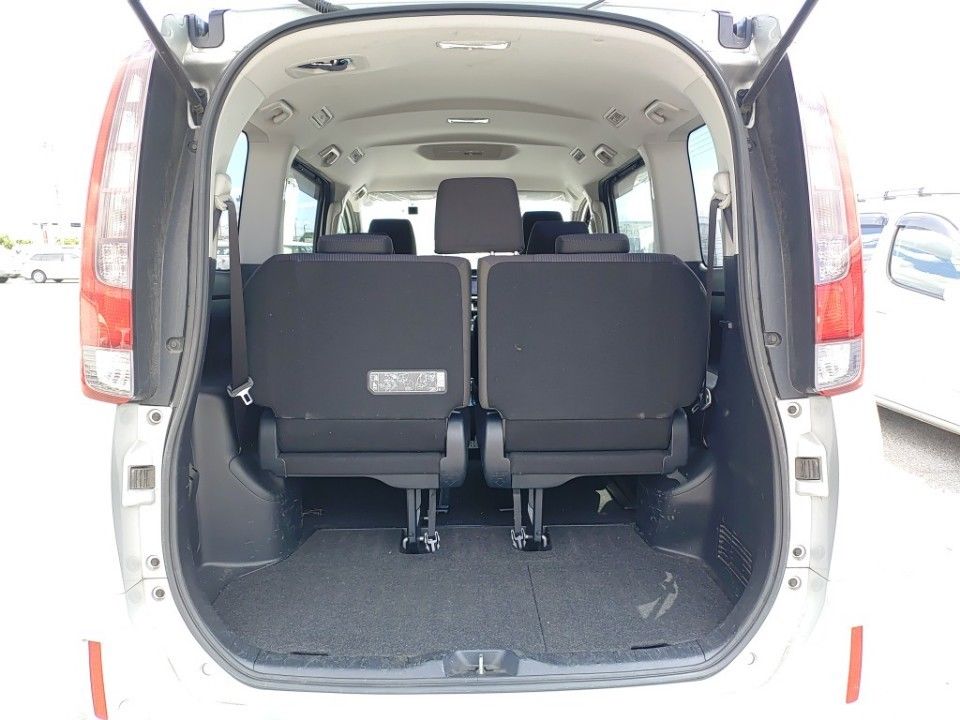2017 Toyota Noah auction photo 8