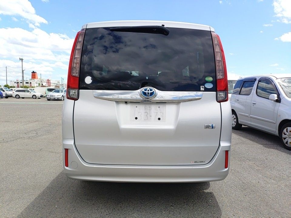 2017 Toyota Noah auction photo 5