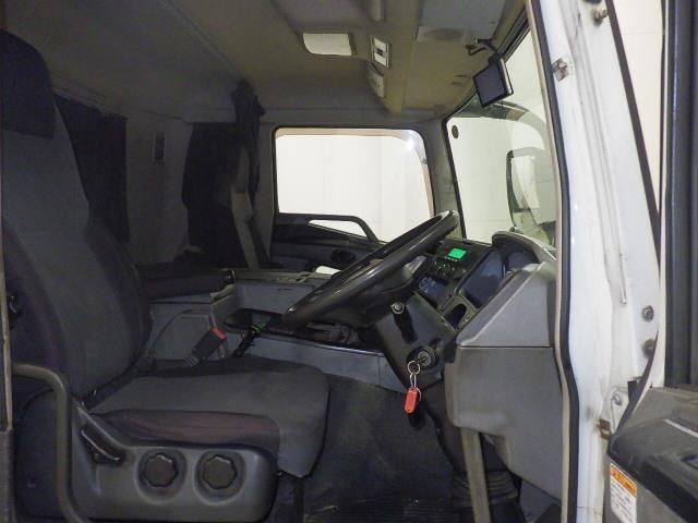 2016 Mitsubishi Fuso Refrigerated and frozen trucks auction photo 6