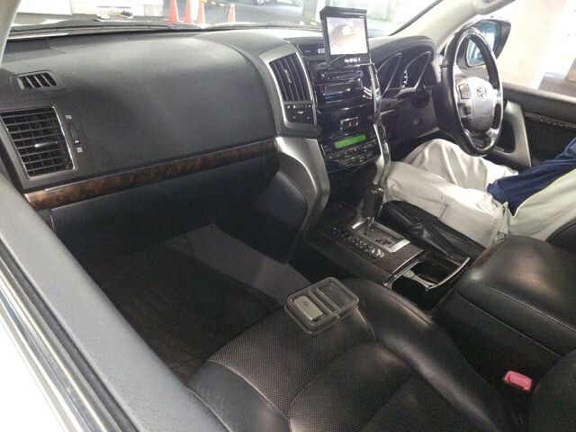 2013 Toyota Land Cruiser ZX 4WD auction photo 3