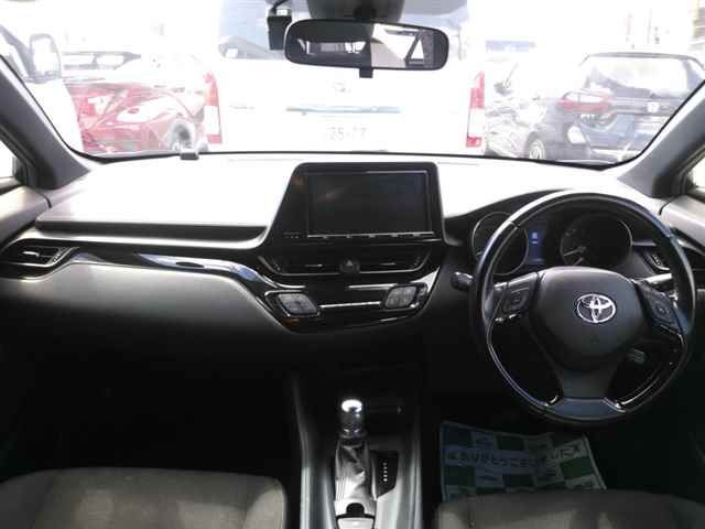 2017 Toyota C-HR S auction photo 8