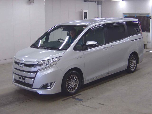 2017 Toyota Noah HV G auction photo 4