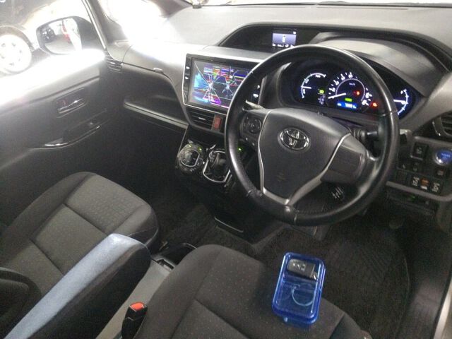 2017 Toyota Noah HV G auction photo 3