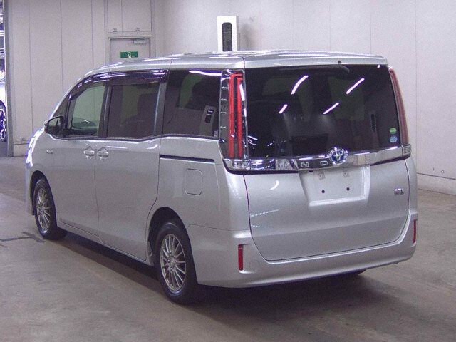 2017 Toyota Noah HV G auction photo 2