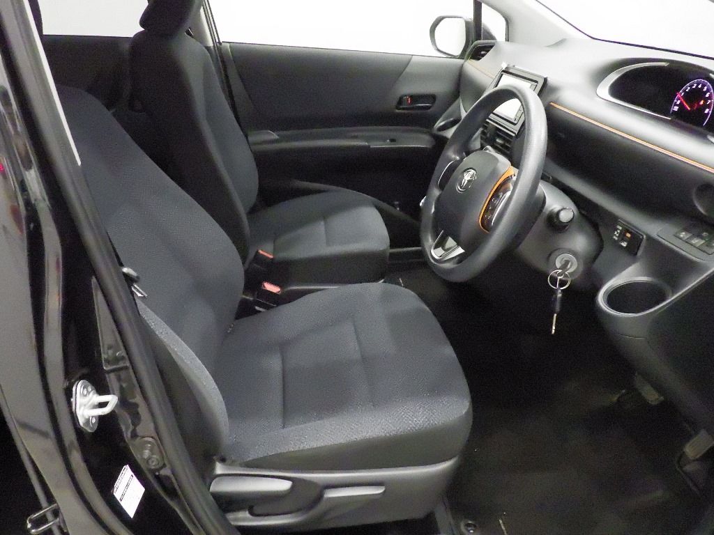 2017 Toyota Sienta X 7人 auction photo 6