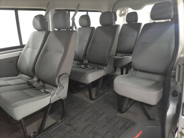 2004 Toyota Hiace DX auction photo 6