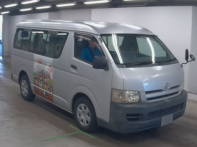 Japan Auction Vehicles 8 2004 Toyota Hiace DX auction photo