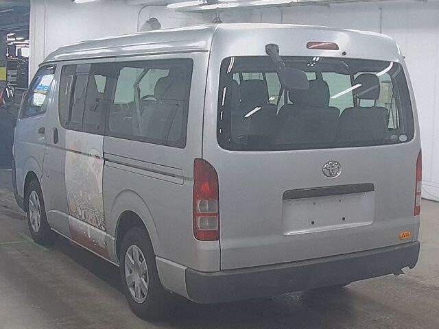 2004 Toyota Hiace DX auction photo 2
