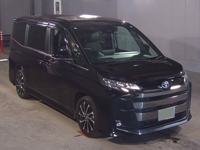 Japan Auction Vehicles 8 2023 Toyota Noah Hybrid S-Z auction photo