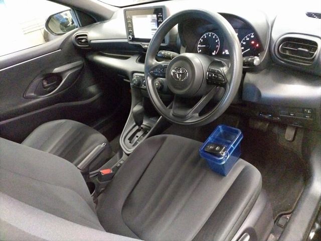 2023 Toyota Yaris X 4WD auction photo 3