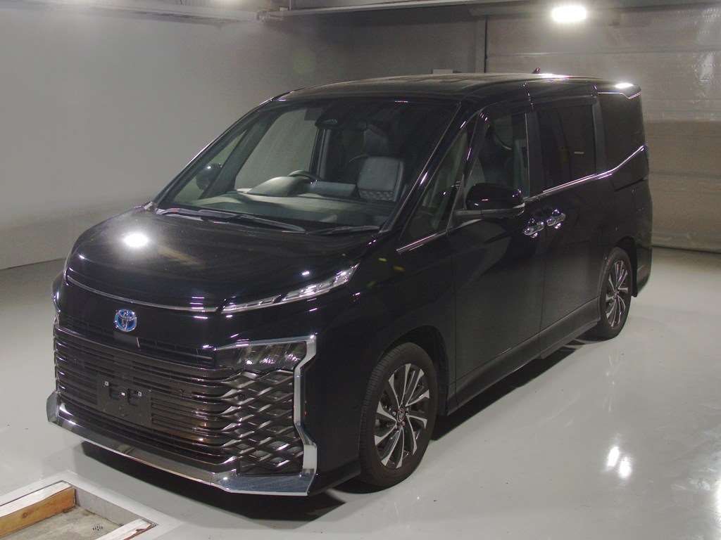 Japan Auction Vehicles 4 2023 Toyota Voxy ハイブリッドS-Z auction photo