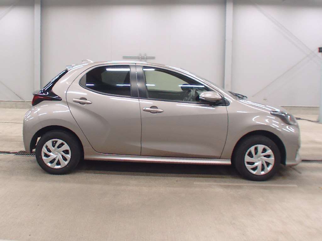 2021 Toyota Yaris X 4WD auction photo 3