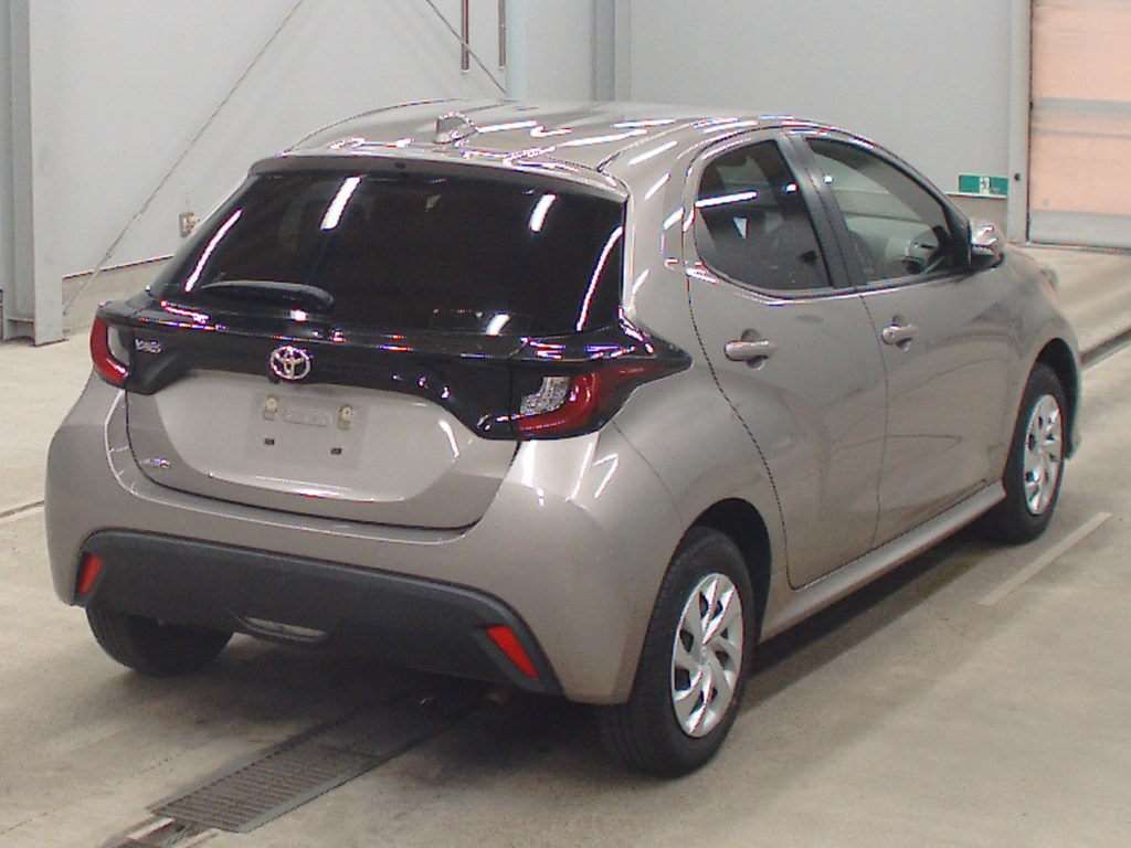 2021 Toyota Yaris X 4WD auction photo 2