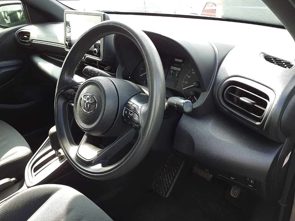 2021 Toyota Yaris X 4WD auction photo 7