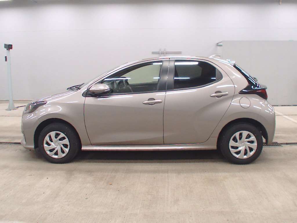 2021 Toyota Yaris X 4WD auction photo 4